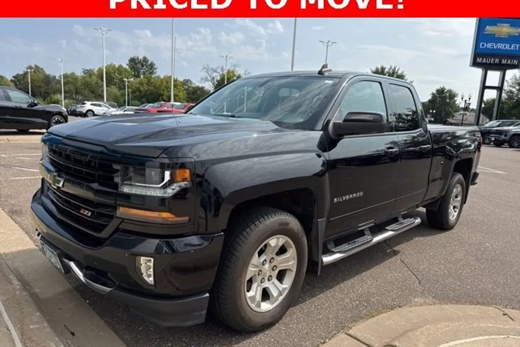 2017 Chevrolet Silverado 1500 LT photo 1