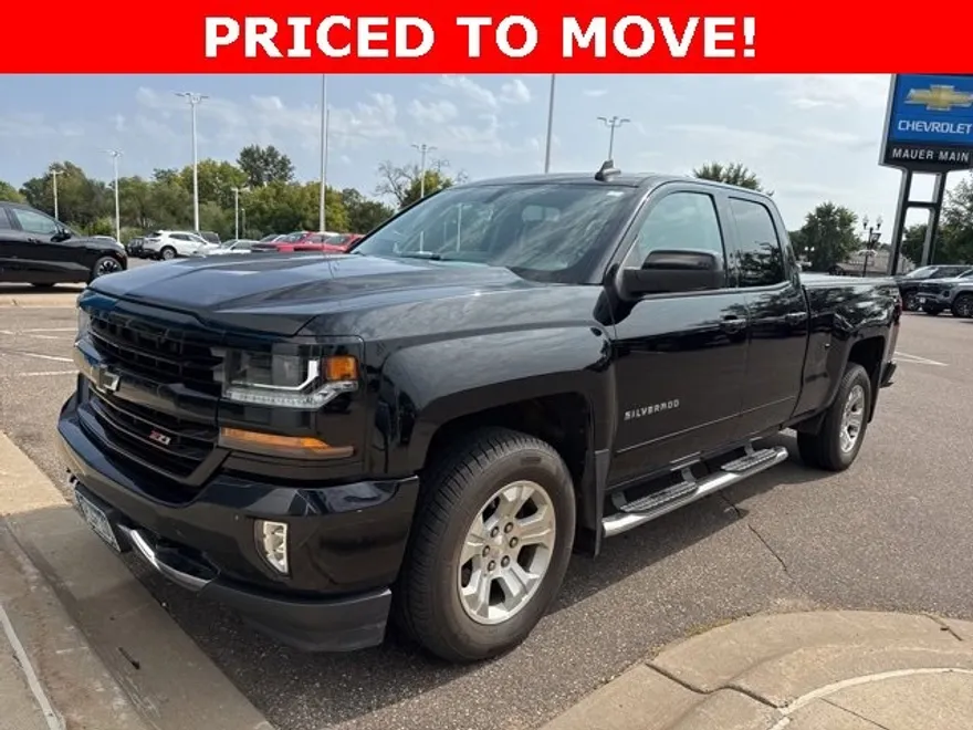 2017 Chevrolet Silverado 1500 LT photo 1