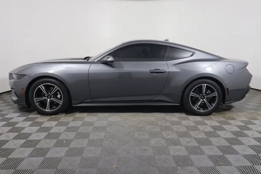 2025 Ford Mustang EcoBoost photo 1