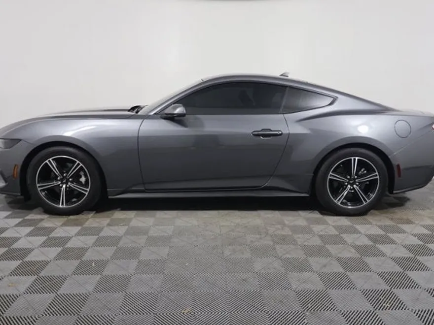 2025 Ford Mustang EcoBoost photo 1