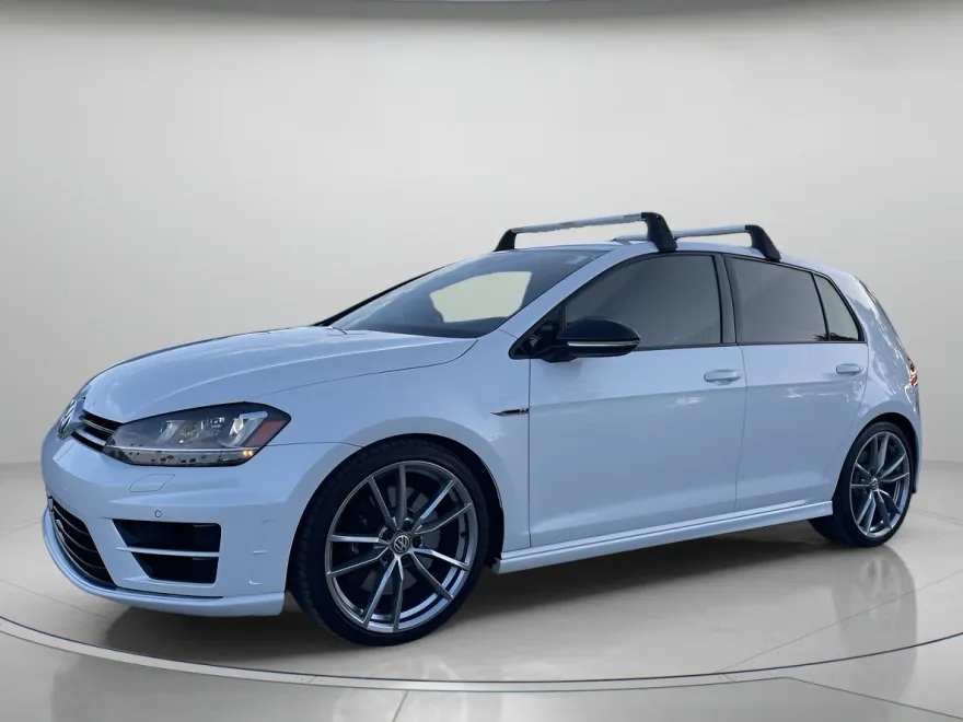 2017 Volkswagen Golf R 4Motion photo 1
