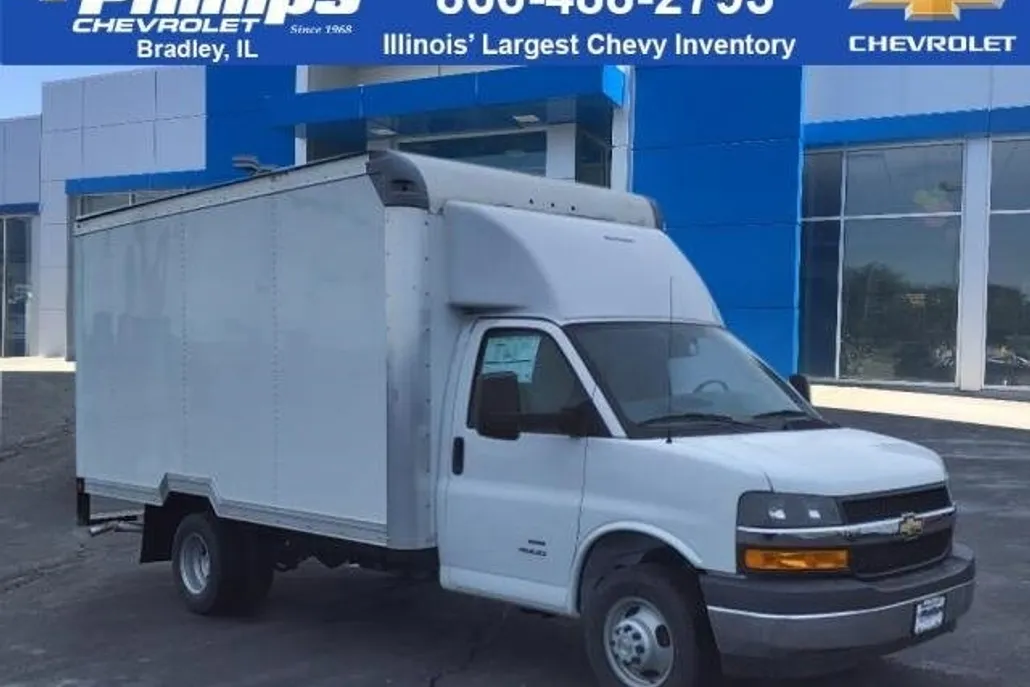 2024 Chevrolet Express Cutaway Van photo 1