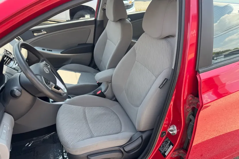 2013 Hyundai Accent GLS photo 1