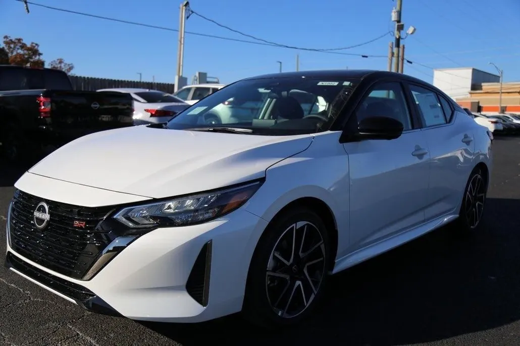 2025 Nissan Sentra SR photo 1