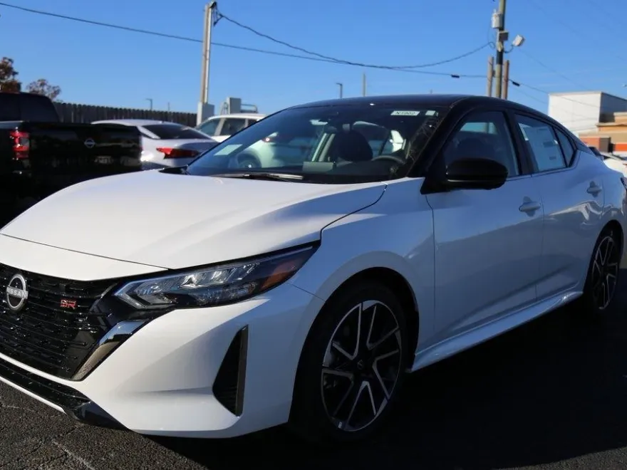 2025 Nissan Sentra SR photo 1