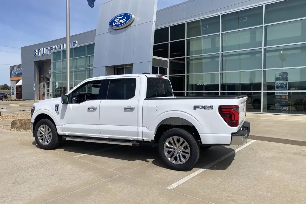 2025 Ford F-150 Lariat photo 1