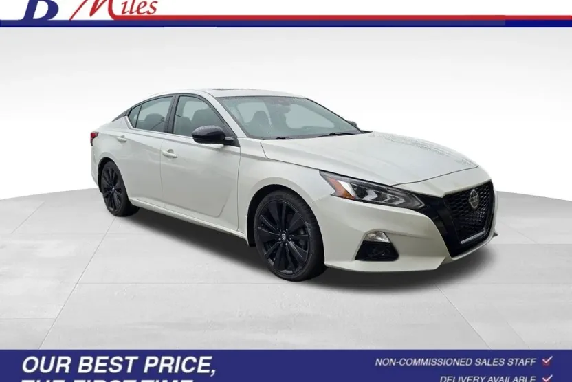 2022 Nissan Altima 2.5 SR photo 1
