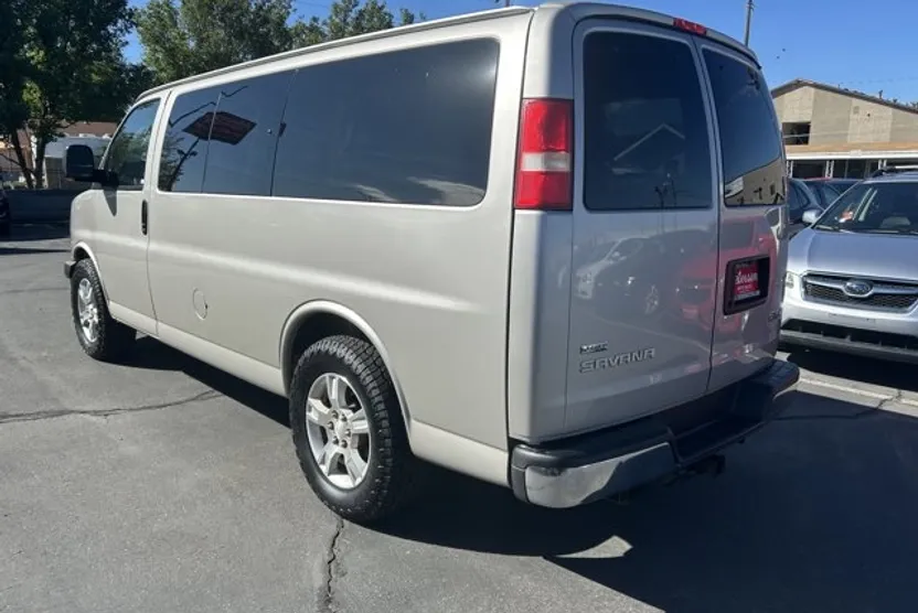 2008 Gmc Savana Passenger LS 1500 photo 1