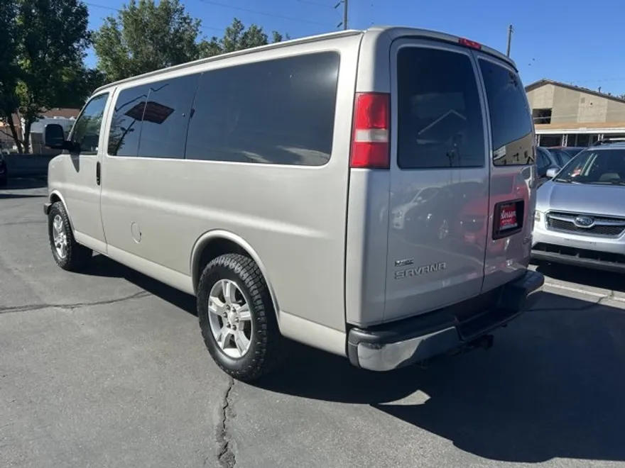2008 Gmc Savana Passenger LS 1500 photo 1