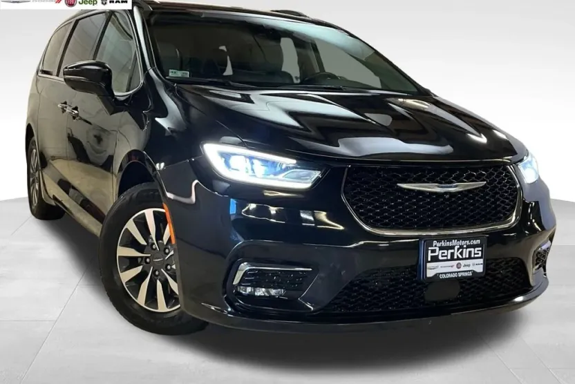 2021 Chrysler Pacifica Hybrid Touring L photo 1