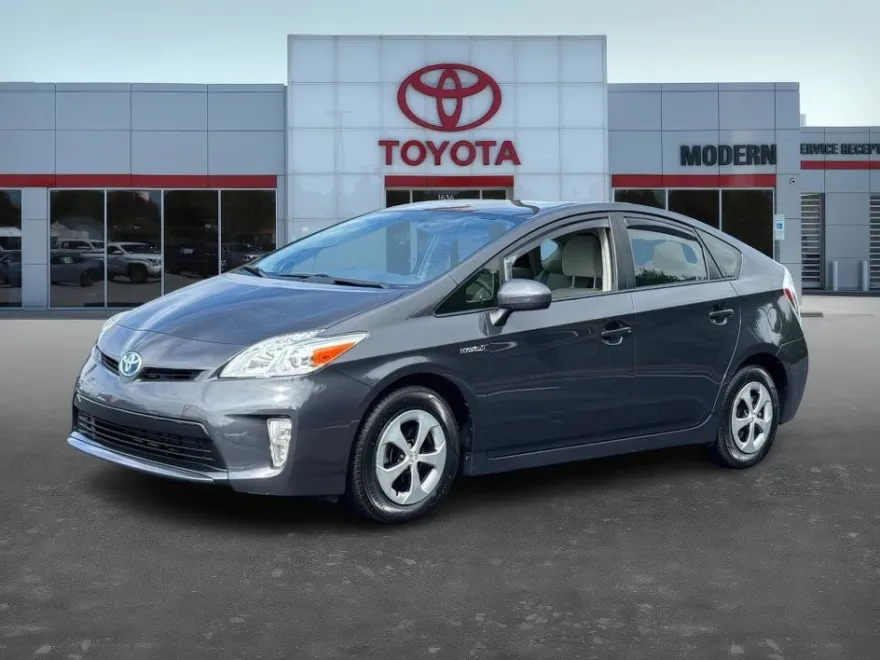 2015 Toyota Prius Three photo 1