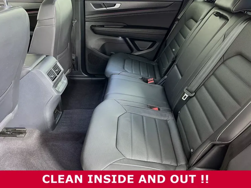 2024 Volkswagen Atlas Cross Sport SEL R-Line photo 1