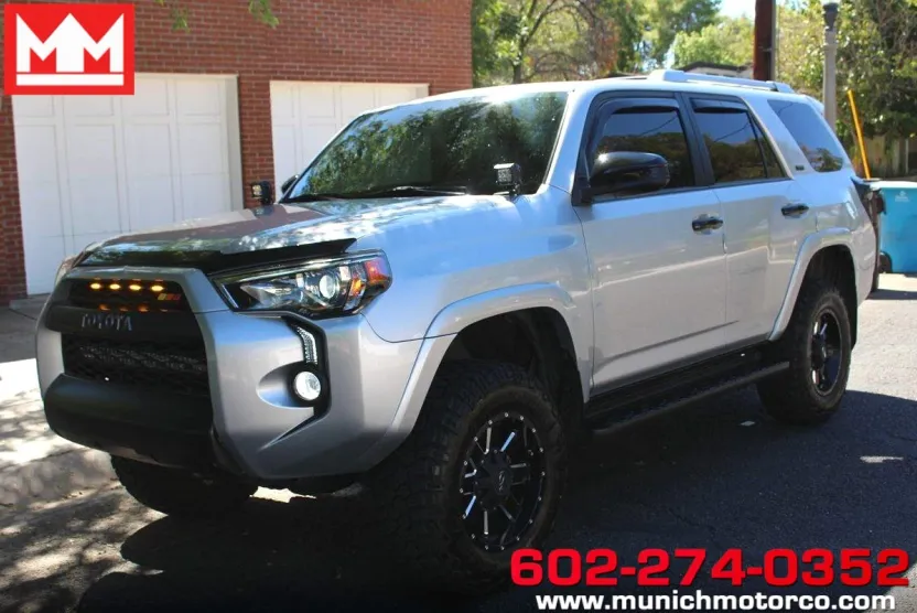 2018 Toyota 4Runner SR5 photo 1