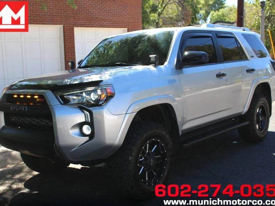 2018 Toyota 4Runner SR5 photo 1