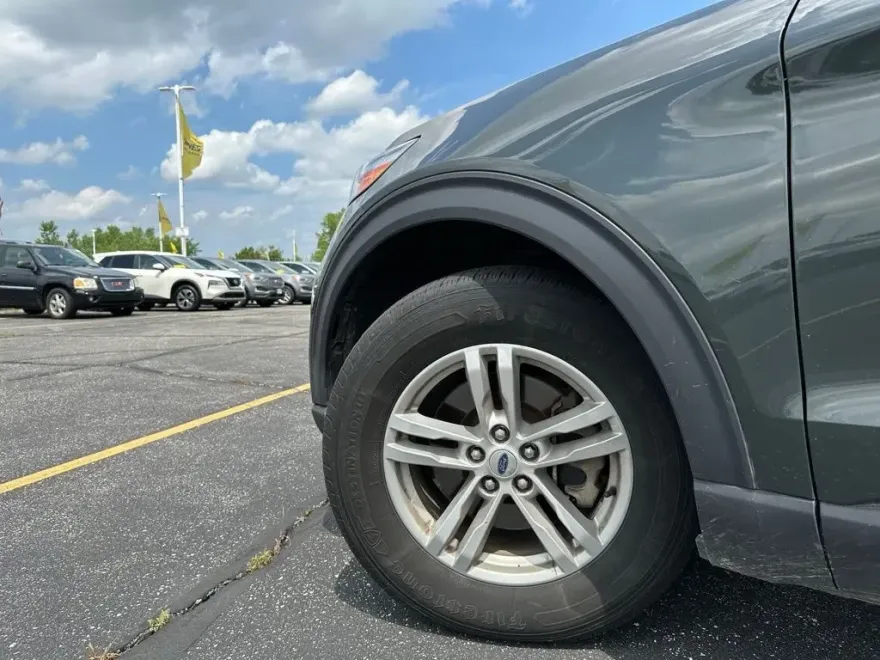 2023 Ford Explorer XLT photo 1