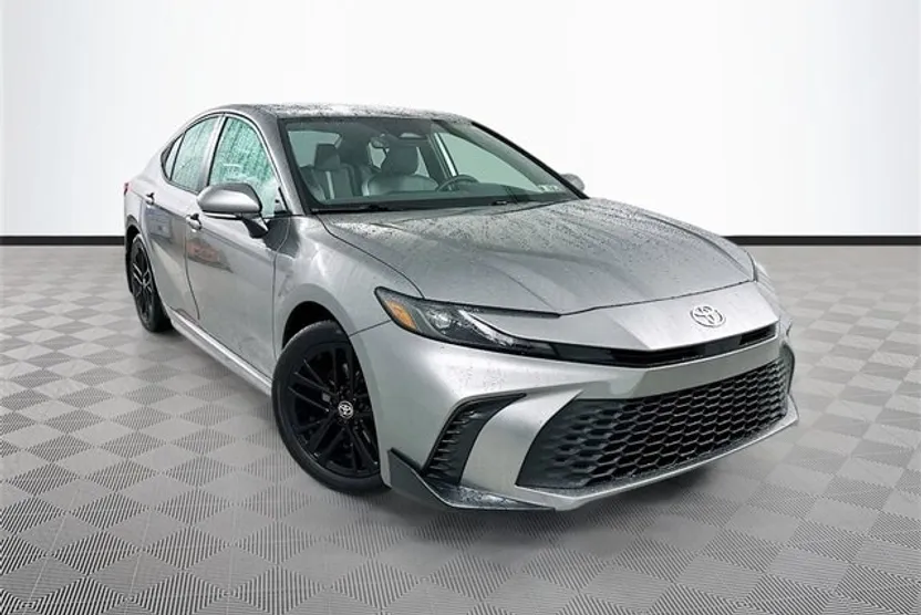 2025 Toyota Camry SE photo 1