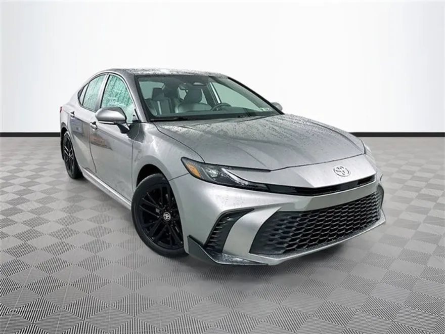 2025 Toyota Camry SE photo 1