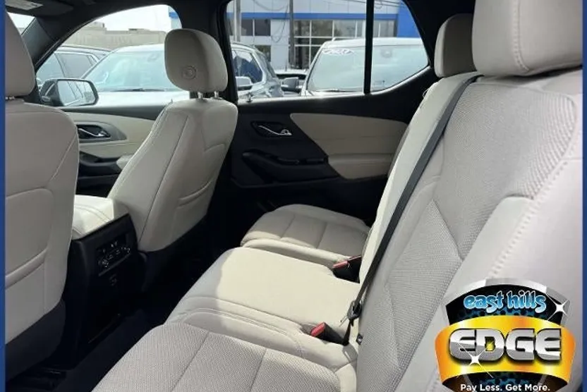 2022 Chevrolet Traverse LS photo 1