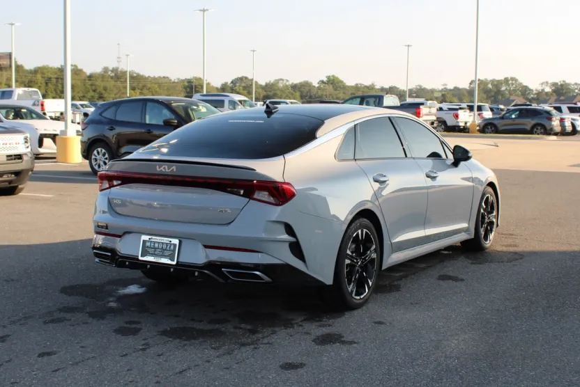 2023 Kia K5 GT-Line photo 1