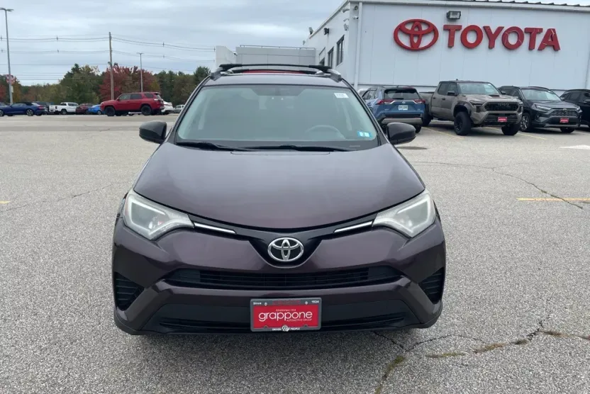 2016 Toyota RAV4 LE photo 1