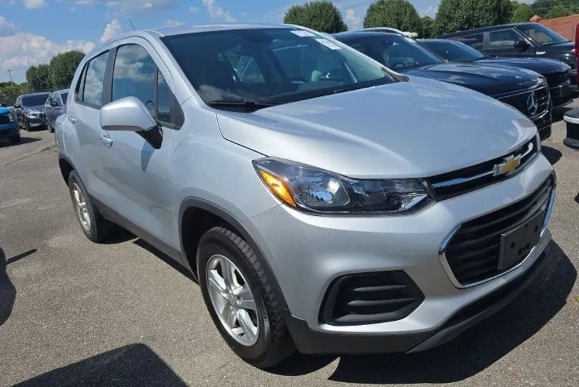 2017 Chevrolet Trax LS photo 1