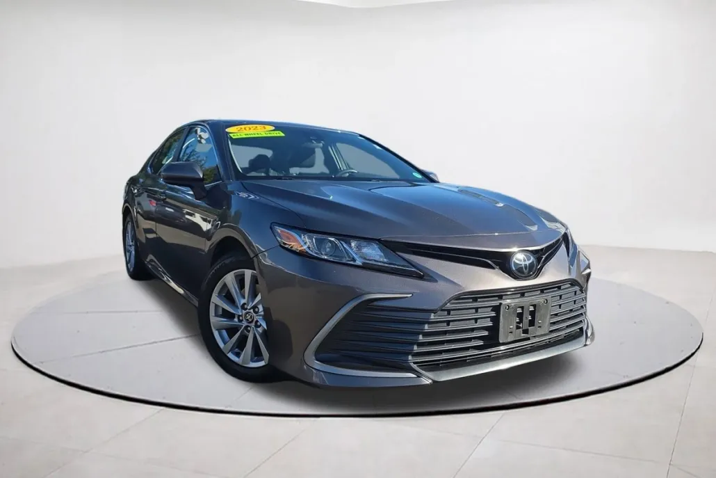 2023 Toyota Camry LE photo 1