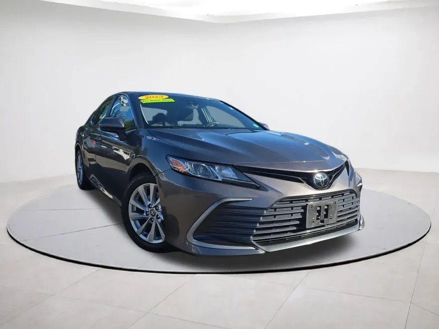 2023 Toyota Camry LE photo 1