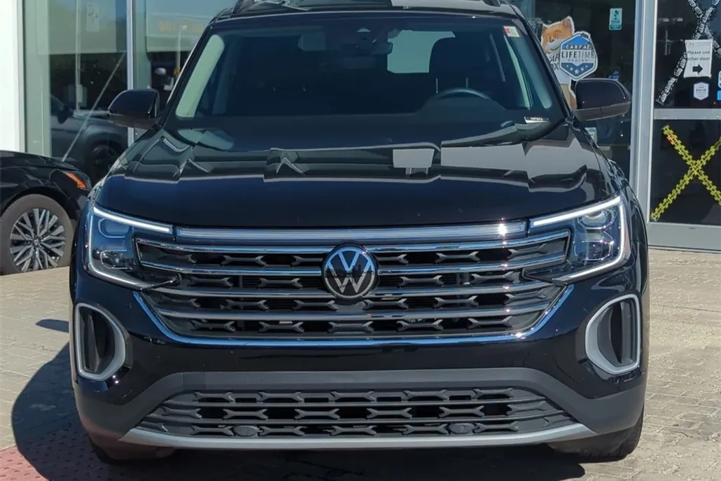 2024 Volkswagen Atlas SE photo 1