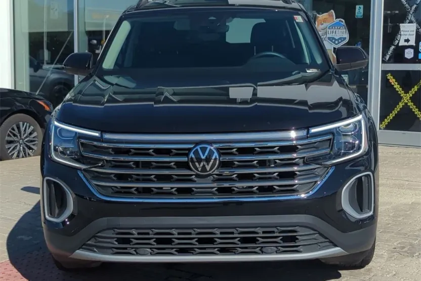 2024 Volkswagen Atlas SE photo 1