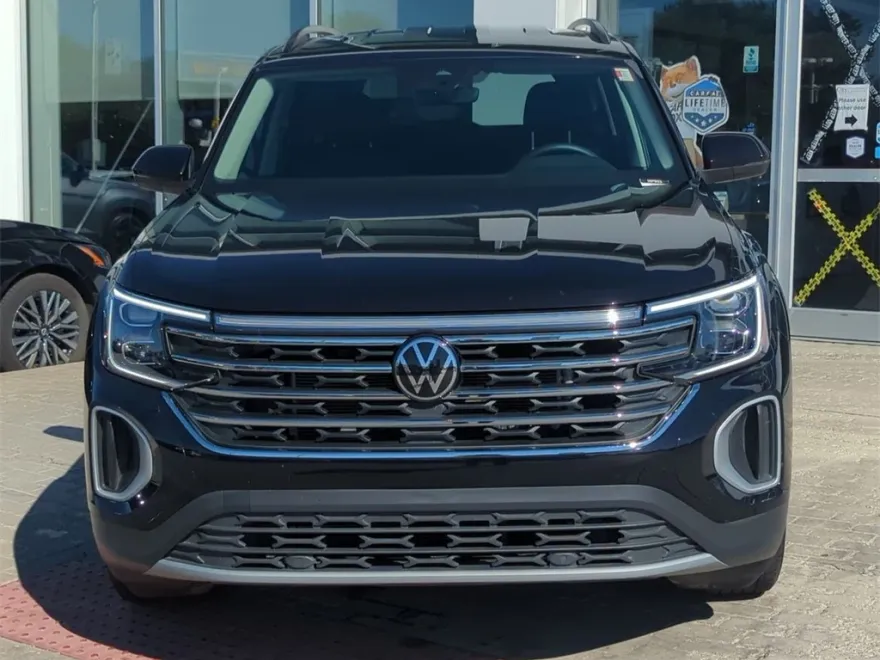 2024 Volkswagen Atlas SE photo 1
