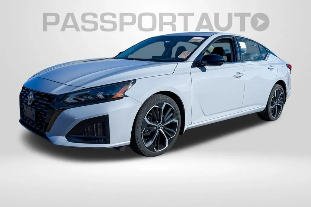 2023 Nissan Altima 2.5 SR photo 1