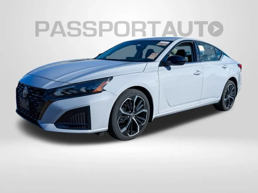 2023 Nissan Altima 2.5 SR photo 1