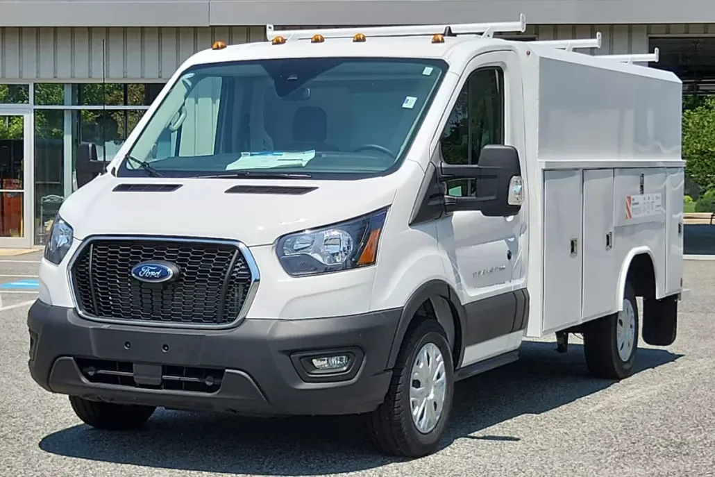 2025 Ford Transit Cutaway photo 1