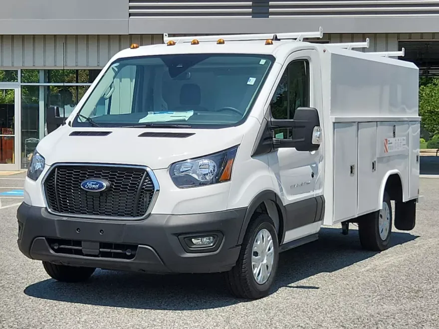2025 Ford Transit Cutaway photo 1