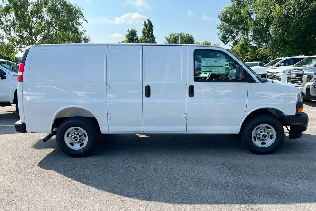2025 Gmc Savana Cargo 2500 photo 1