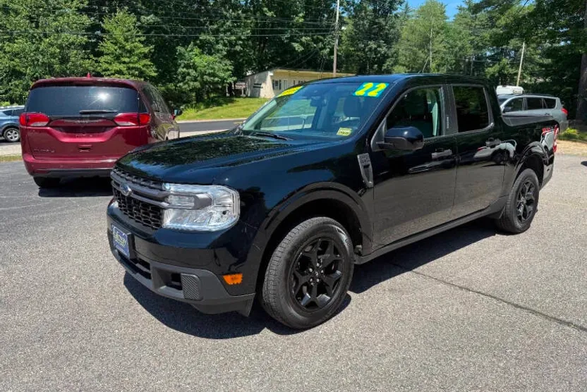 2022 Ford Maverick XLT photo 1
