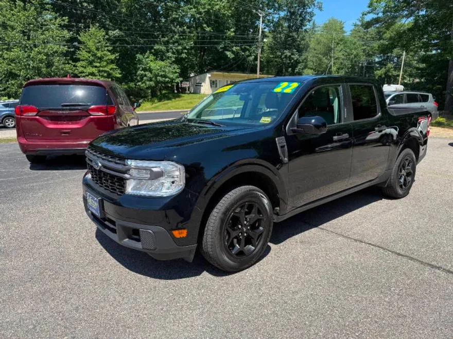 2022 Ford Maverick XLT photo 1