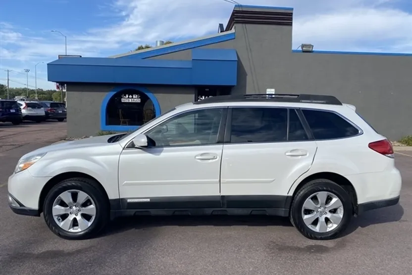 2011 Subaru Outback 2.5i Limited photo 1