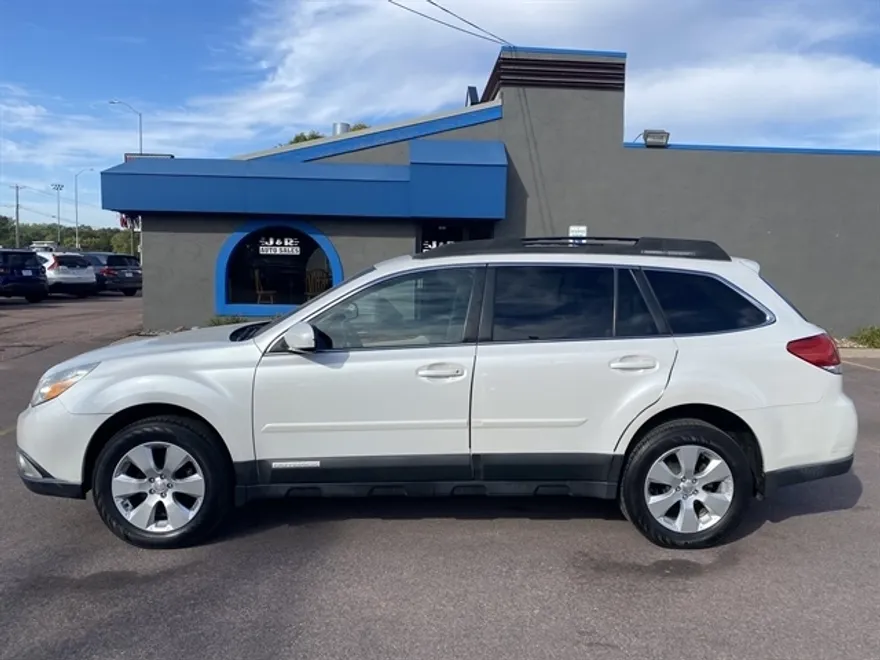 2011 Subaru Outback 2.5i Limited photo 1