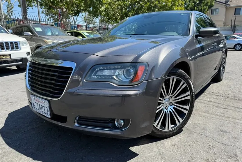 2013 Chrysler 300 S photo 1