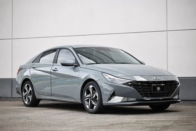 2022 Hyundai Elantra Limited photo 1