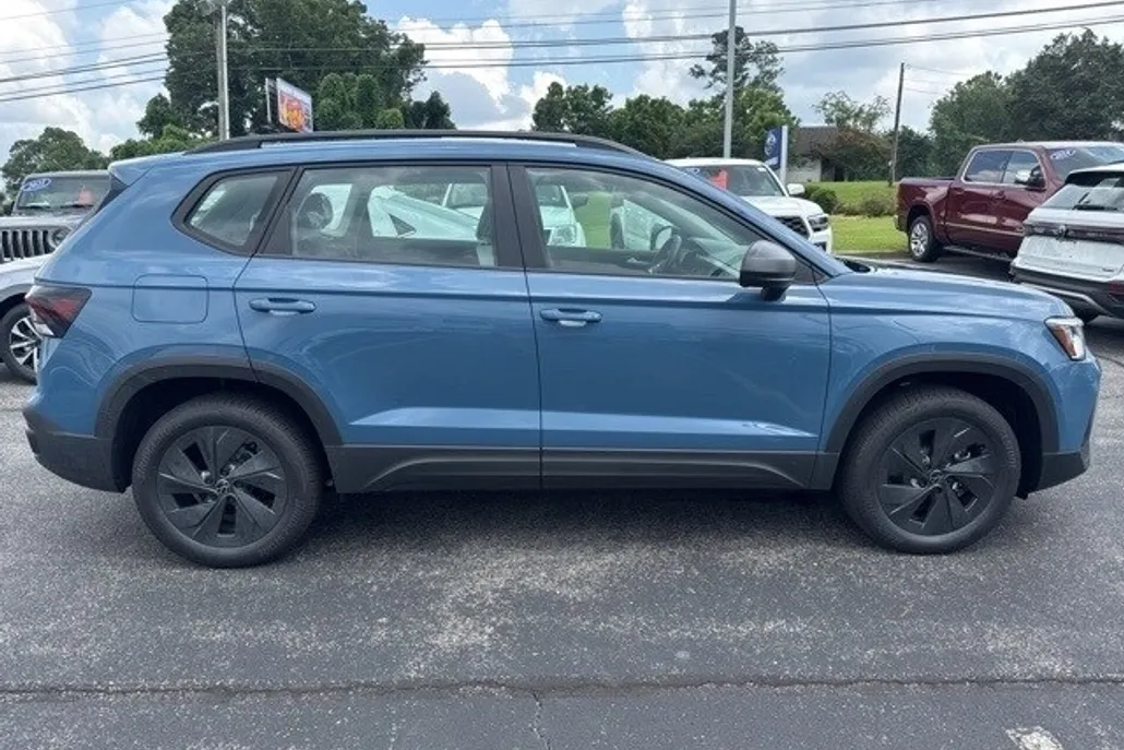 2025 Volkswagen Taos S photo 1