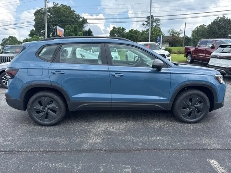 2025 Volkswagen Taos S photo 1