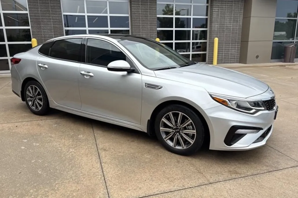 2019 Kia Optima EX photo 1
