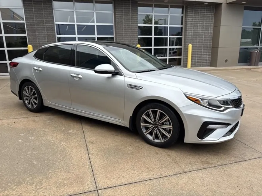 2019 Kia Optima EX photo 1