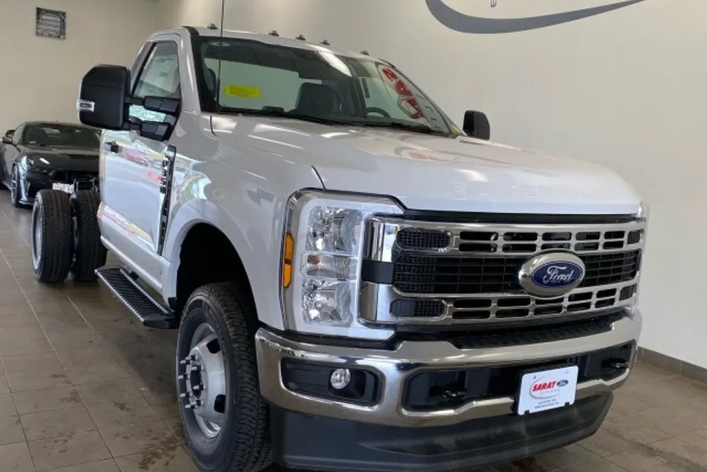 2025 Ford F-350 XL photo 1