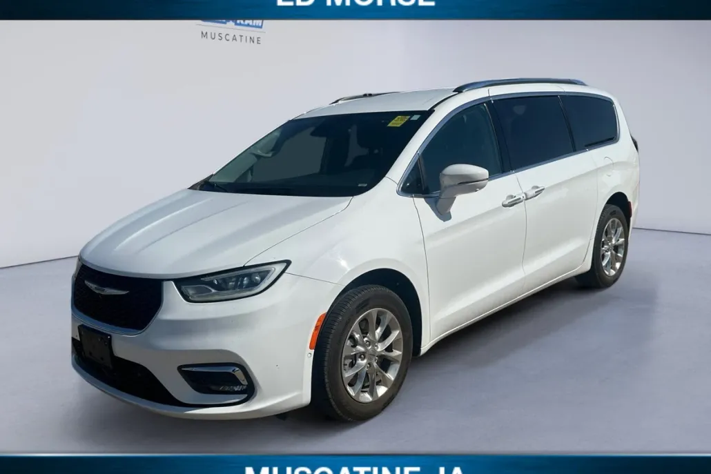 2021 Chrysler Pacifica Touring L photo 1