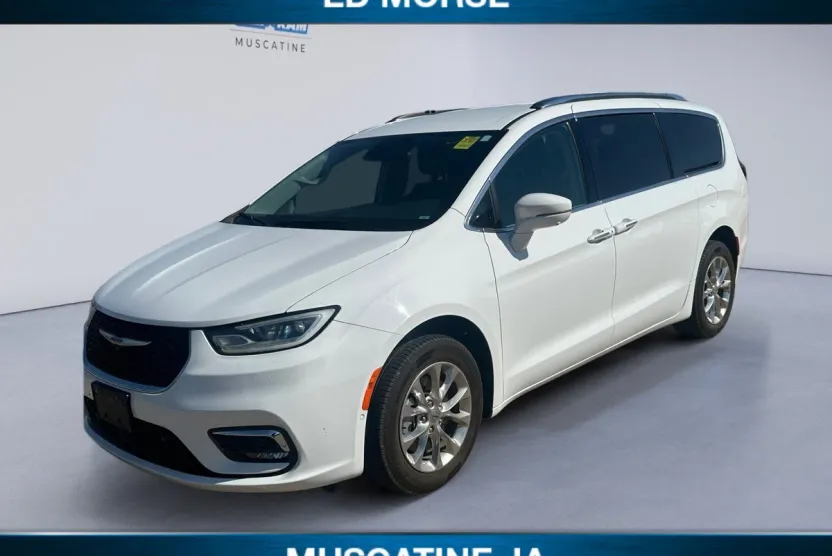 2021 Chrysler Pacifica Touring L photo 1