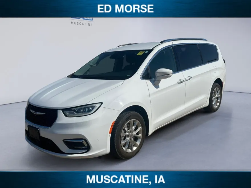 2021 Chrysler Pacifica Touring L photo 1