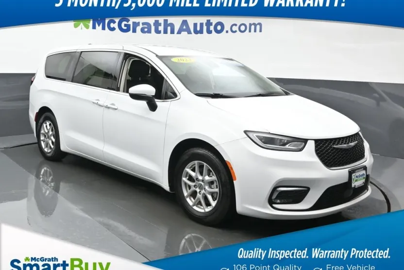 2023 Chrysler Pacifica Touring L photo 1